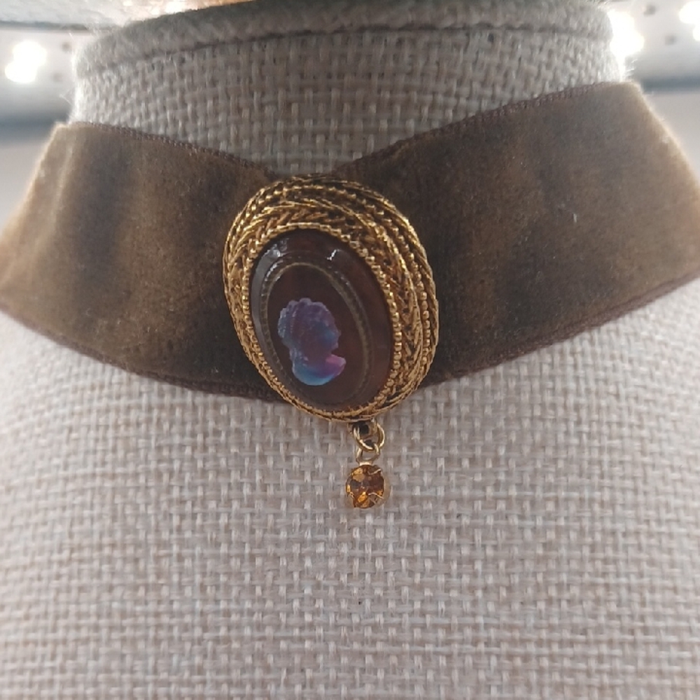 Celebrity NY and D&E Juliana Colab Cameo Choker